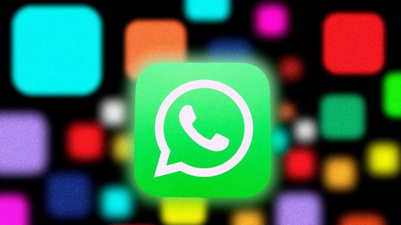 WhatsApp એકાઉન્ટ કેવી રીતે હેક થાય છે? : છેતરપિંડી કરનારાઓ પહેલા લોકોને ગેરમાર્ગે દોરે છે અને પછી ફોન પર 6-અંકનો વેરિફિકેશન કોડ મોકલીને તમારી પાસેથી આ કોડ માંગે છે. જો કોઈ યુઝર આ 6-અંકનો વેરિફિકેશન કોડ કહે છે, તો એકાઉન્ટનો એક્સેસ હેકરના હાથમાં ગયો છે. વોટ્સએપમાં લોગ ઈન કરતી વખતે આ 6 અંકનો વેરિફિકેશન કોડ જરૂરી છે, તેથી હંમેશા સાવધાન રહો અને જો કોઈ તમને વેરિફિકેશન કોડ પૂછે તો કોડ ન કહો.
