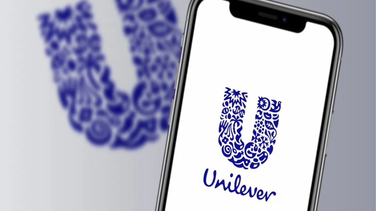 Hindustan Unilever વચગાળાના અને વિશેષ ડિવિડન્ડની જાહેરાત કરી છે- HULએ નાણાકીય વર્ષ 2024-25 માટે ઈક્વિટી શેર દીઠ રૂ. 29નું કુલ વચગાળાનું ડિવિડન્ડ જાહેર કર્યું છે. તેમાં રૂ. 19નું નિયમિત વચગાળાનું ડિવિડન્ડ અને રૂ. 10નું વિશેષ ડિવિડન્ડ સામેલ છે. વચગાળાના ડિવિડન્ડ માટે શેરધારકોની પાત્રતા નક્કી કરવા માટેની રેકોર્ડ તારીખ બુધવાર, 6 નવેમ્બર, 2024 નક્કી કરવામાં આવી છે અને 21 નવેમ્બર, 2024ના રોજ શેરધારકોને ડિવિડન્ડ ચૂકવવામાં આવશે, હિન્દુસ્તાન યુનિલિવરે સ્ટોક એક્સચેન્જ ફાઇલિંગમાં જણાવ્યું હતું.