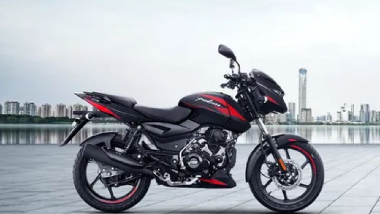 BAJAJ Pulsar 125 : બજાજની આ બાઈક તમારા રોજિંદા ઉપયોગમાં ખૂબ જ ઉપયોગી થઈ શકે છે. તમને તે માત્ર 82,944 રૂપિયામાં મળી રહી છે. પરંતુ જો તમે તેને વધુ સસ્તામાં ખરીદવા માગો છો, તો તમે પ્લેટફોર્મ પર ઉપલબ્ધ બેંક ઑફર્સનો લાભ લઈ શકો છો. આ બાઈક અને સ્કૂટર સિવાય તમને બીજા ઘણા વિકલ્પો મળી રહ્યા છે જે તમે સસ્તામાં ખરીદી શકો છો. ટુ-વ્હીલર કંપનીઓ તમને સારું ડિસ્કાઉન્ટ આપી રહી છે.
