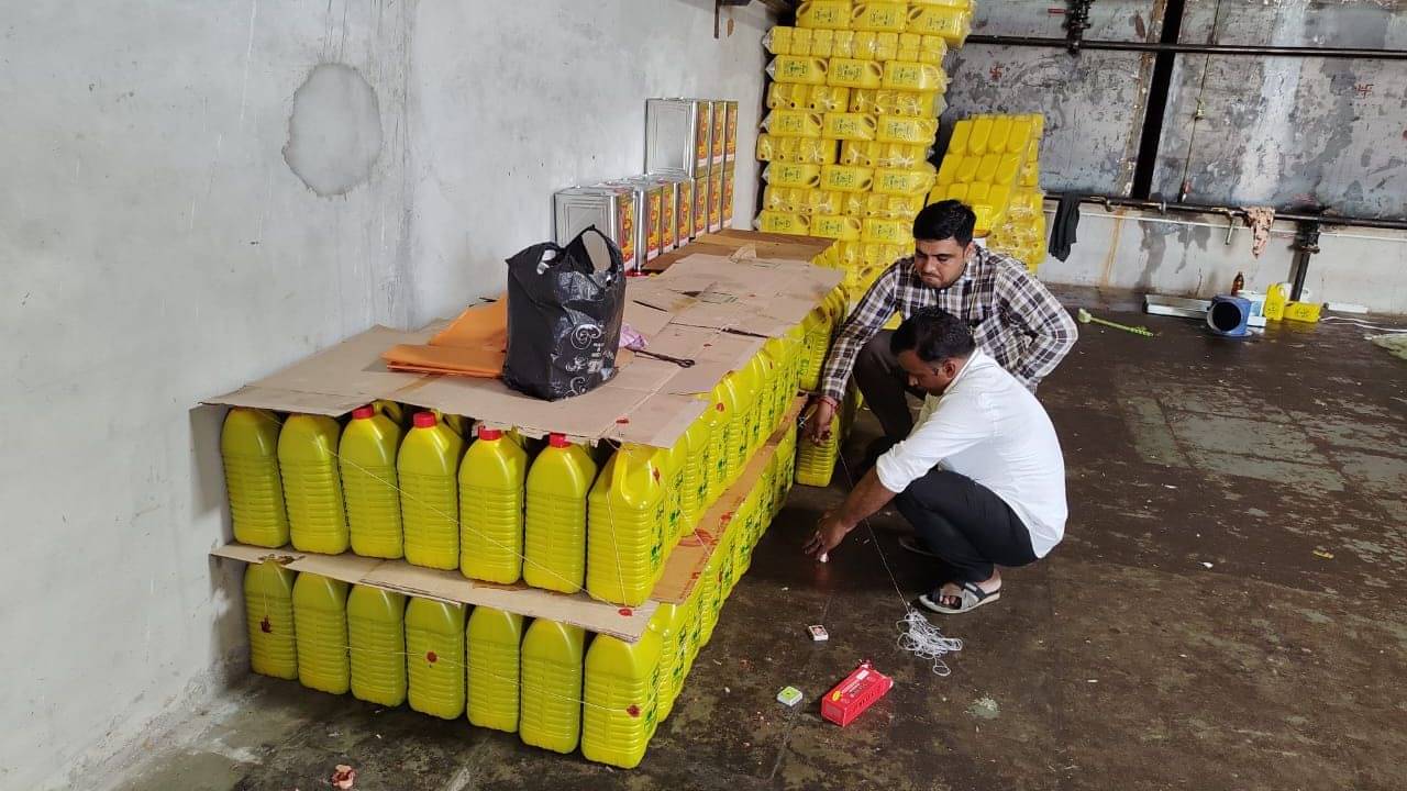 તહેવારોને લઈને ફુડ એન્ડ ડ્રગ્સ વિભાગ એક્શનમાં, બનાસકાંઠામાં અલગ – અલગ મીલોમાંથી હજારો લીટર તેલનો જથ્થો કરાયો જપ્ત, જુઓ Video