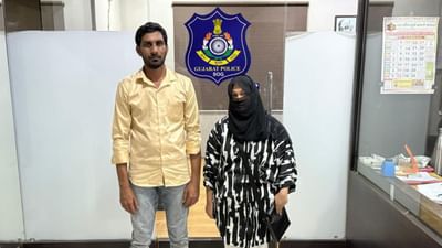 Bharuch Video : ભરૂચ SOGએ વિદેશી સિગારેટનો મોટો જથ્થો ઝડપ્યો, 2 આરોપીની ધરપકડ Bharuch Video : ભરૂચ SOGએ વિદેશી સિગારેટનો મોટો જથ્થો ઝડપ્યો, 2 આરોપીની ધરપકડ