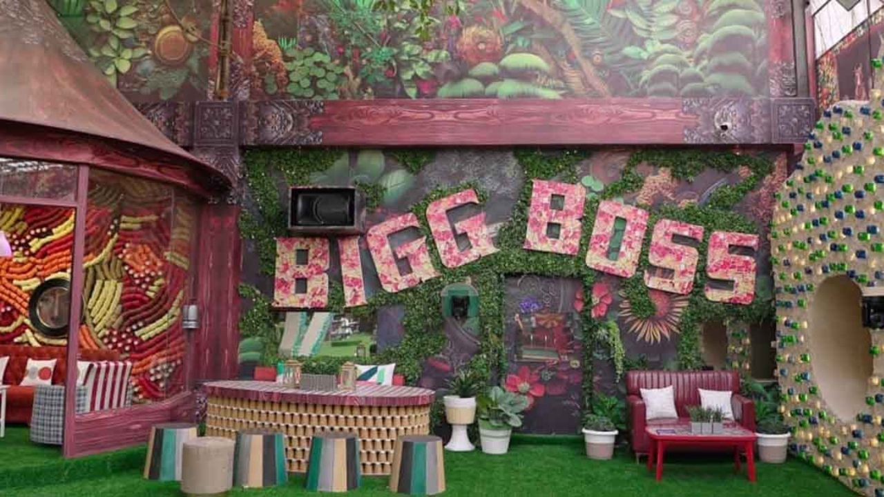 Bigg Boss : સામાન્ય રીતે એક કિલો ચાની ભૂકીનો ઉપયોગ ઘરમાં એક મહિનાથી વધુ સમય માટે થાય છે. પરંતુ મીડિયાના એક જૂના રિપોર્ટમાં જણાવવામાં આવ્યું છે કે બિગ બોસના સેટ પર દૂધ અને ચાની પત્તીનો કેટલો ઉપયોગ થાય છે. રિપોર્ટ અનુસાર બિગ બોસના સેટ પર માત્ર ક્રૂ મેમ્બર્સ માટે એક દિવસમાં અઢી કિલો ચાની ભૂકીનો ઉપયોગ કરવામાં આવે છે. 
