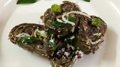 ફરાળી પાત્રા બનાવવા માટે શિંગોડાનો લોટ,સ્વાદાનુંસાર મીઠું, ચપટી ખાંડ, લીલા મરચાની પેસ્ટ, લીંબૂનો રસ, પતરવેલના (અળવી) પાન, સમારેલી કોથમીર તેમજ પાણીની જરુર પડશે.