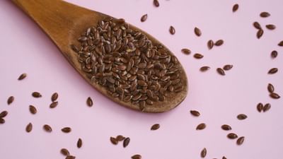 કેટલીક ખાદ્ય વસ્તુઓ ખૂબ જ આરોગ્યપ્રદ માનવામાં આવે છે. અળસી ખાસ કરીને સ્ત્રીઓ માટે ખૂબ જ ફાયદાકારક સાબિત થાય છે. તો આજે આપણે જાણીશું કે આ ગુણકારી અળસી ઘરે કેવી રીતે ઉગાડી શકાય.