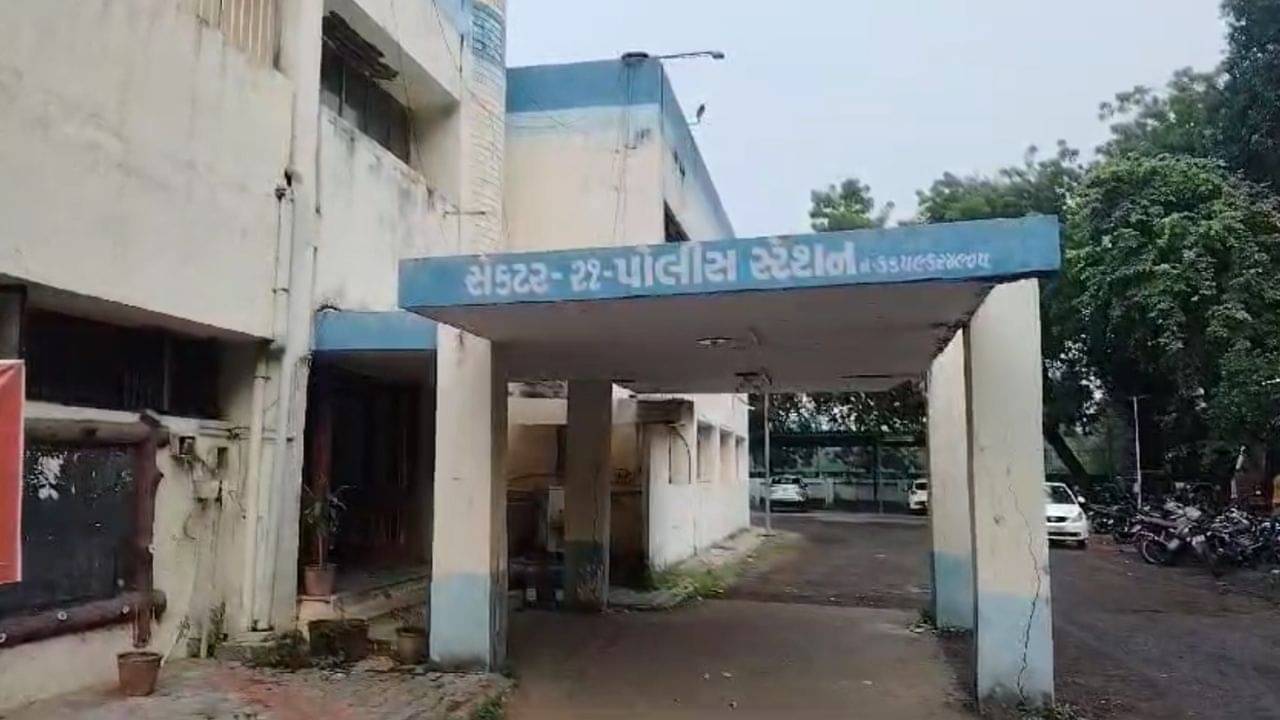Gandhinagar Video : MLA અને પૂર્વ મંત્રી ગજેન્દ્રસિંહની મુશ્કેલીમાં વધારો, સેક્ટર – 21 પોલીસ મથકમાં દુષ્કર્મનો ગુનો નોંધાયો