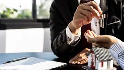 ભાડુઆતની નોંધણીના નિયમોનું ચુસ્તપણે પાલન કરાવવા પોલીસે કવાયત હાથ ધરી, 6 દિવસમાં 30 હજાર ઘરોનું કરાયું ચેકિંગ, જુઓ Video ભાડુઆતની નોંધણીના નિયમોનું ચુસ્તપણે પાલન કરાવવા પોલીસે કવાયત હાથ ધરી, 6 દિવસમાં 30 હજાર ઘરોનું કરાયું ચેકિંગ, જુઓ Video