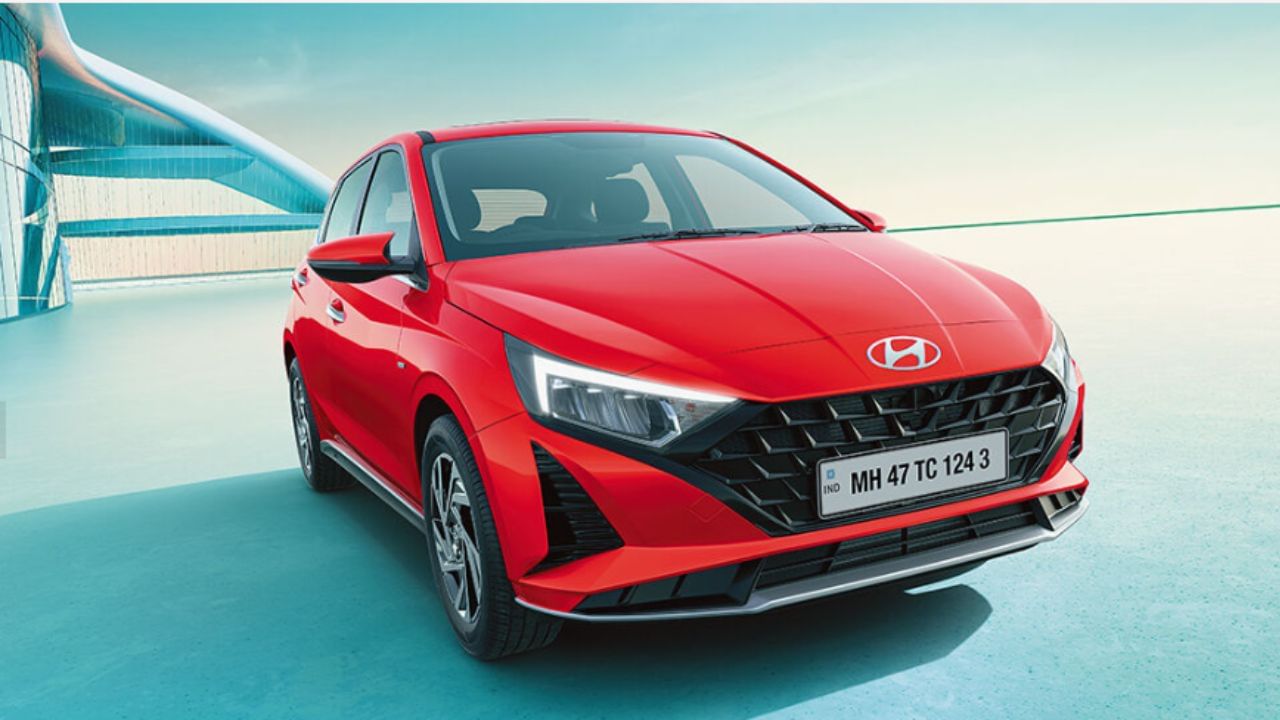 Hyundai i20 પર તમને 55 હજાર રૂપિયા સુધીનું ડિસ્કાઉન્ટ મળશે. આ કારની કિંમત 7.04 લાખ રૂપિયા (એક્સ-શોરૂમ) થી 11.20 લાખ રૂપિયા (એક્સ-શોરૂમ) છે.