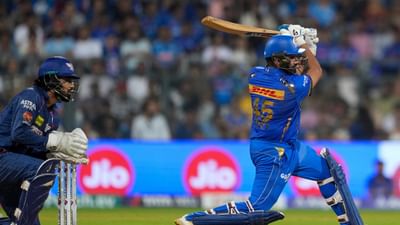 IPL 2024માં નિરાશાજનક પ્રદર્શન બાદ પાંચ વખતની ચેમ્પિયન મુંબઈ ઈન્ડિયન્સે મજબૂત પુનરાગમન કરવા માટે પ્રથમ પગલું ભર્યું છે. IPL 2025ની મેગા ઓક્શન પહેલા મુંબઈ ઈન્ડિયન્સે કુલ 5 ખેલાડીઓને રિટેન કર્યા છે. ખાસ વાત એ છે કે રોહિત શર્મા હજુ પણ આ ટીમ સાથે છે.