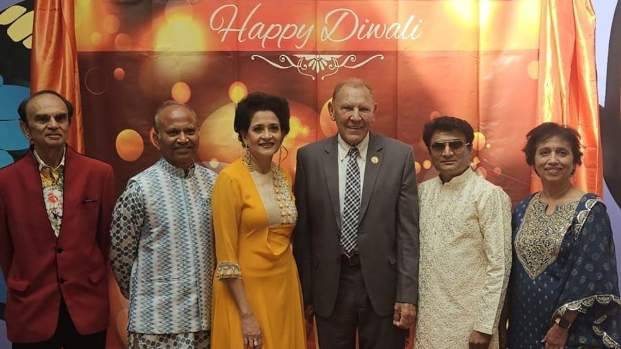 Pre Diwali trend in America political parties also active to attract Indian community (2)