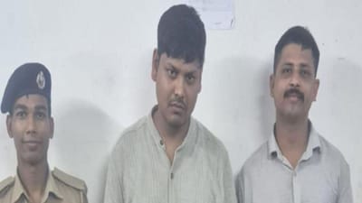 Surat : કાફેની આડમાં ચાલતા કપલ બોક્સ અને સ્પા પર પોલીસની તવાઈ, આરોપીની ધરપકડ, જુઓ Video Surat : કાફેની આડમાં ચાલતા કપલ બોક્સ અને સ્પા પર પોલીસની તવાઈ, આરોપીની ધરપકડ, જુઓ Video