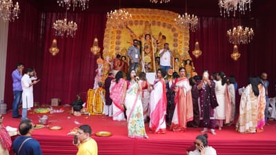 TV9 ફેસ્ટિવલ ઑફ ઇન્ડિયાના છેલ્લા દિવસે મા દુર્ગાને સિંદૂર લગાવીને વિદાય આપવામાં આવી હતી. જે દરમિયાન અનેક સાંસ્કૃતિક કાર્યક્રમો યોજાયા હતા.