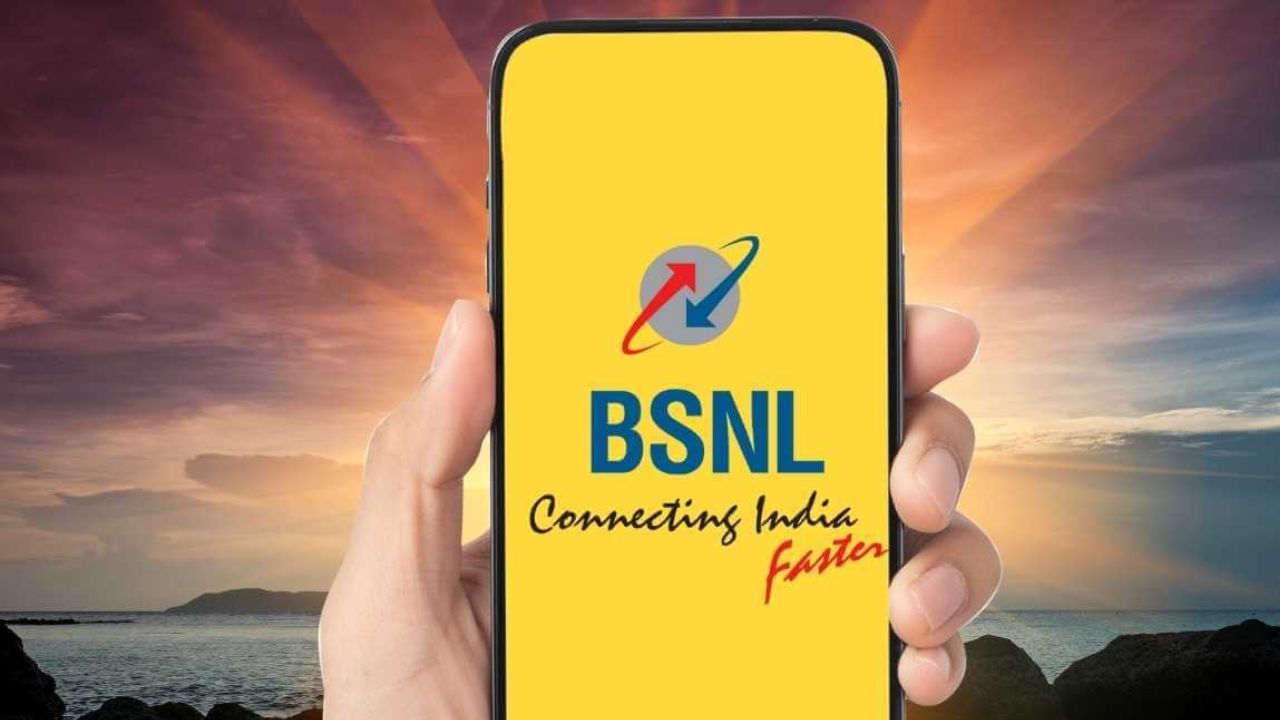 તમને જણાવી દઈએ કે સરકારી ટેલિકોમ કંપની BSNL પાસે 100 રૂપિયાથી લઈને 3000 રૂપિયા અને તેનાથી વધુના પ્લાન છે. BSNL યુઝર્સ માટે 336 દિવસનો શાનદાર પ્લાન પણ ઓફર કરે છે. આ પ્લાન સાથે, તમે એક જ વારમાં લગભગ 11 મહિના માટે રિચાર્જની ઝંઝટમાંથી મુક્ત થશો અને મોંઘા રિચાર્જથી પણ છૂટકારો મેળવો છો.