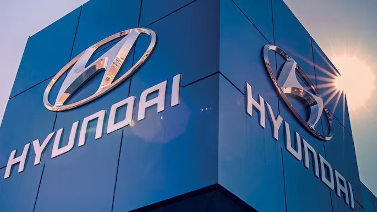 Hyundai Motor India IPO એલોટમેન્ટ સ્ટેટસ કેવી રીતે ચેક કરવું? : હ્યુન્ડાઈ મોટર ઈન્ડિયાના શેરની ફાળવણી થઈ ગઈ છે. રોકાણકારો BSE, NSE અથવા Kfin Technologies ની અધિકૃત વેબસાઇટની મુલાકાત લઈને ફાળવણીની સ્થિતિ જાણી શકે છે.