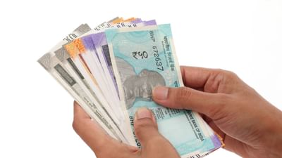 ભારતીય બજારમાં સિક્કાના સ્થાને નોટનું ચલણ વધારે છે. તો આજે આપણે આ આર્ટિકલમાં એ વાત વિશે વાત કરીશું કે, ભારતની ચલણી નોટ 10, 20, 50, 100 અને 500 રુપિયાની નોટ છાપવામાં આરબીઆઈને કેટલા પૈસા ખર્ચવા પડે છે. તો ચાલો જાણી લઈએ કે, આખરે આરબીઆઈ કેટલા પૈસા ખર્ચે છે.