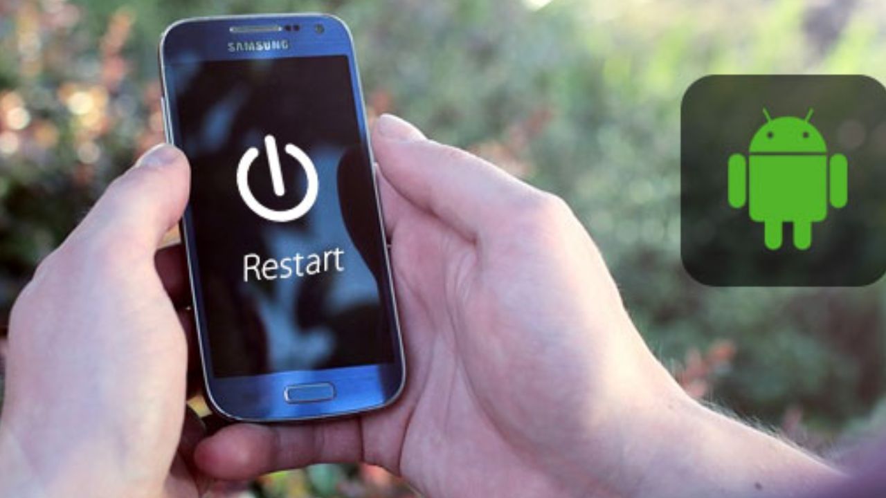 Smartphone Restart : આજે અમે તમને સમજાવીશું કે કેટલા દિવસો પછી તમારે તમારો ફોન રીસ્ટાર્ટ કરવો જોઈએ. જેથી ફોનનો ઉપયોગ કરતી વખતે તમને ક્યારેય કોઈ પ્રકારની સમસ્યાનો સામનો ન કરવો પડે. કેટલા સમય પછી મોબાઈલ રીસ્ટાર્ટ કરવો જોઈએ એ પ્રશ્નનો જવાબ એ પણ આધાર રાખે છે કે તમારો ફોન કેટલો જૂનો છે અને તમે તમારા હેન્ડસેટનો ઉપયોગ કેવી રીતે કરી શકો છો?
