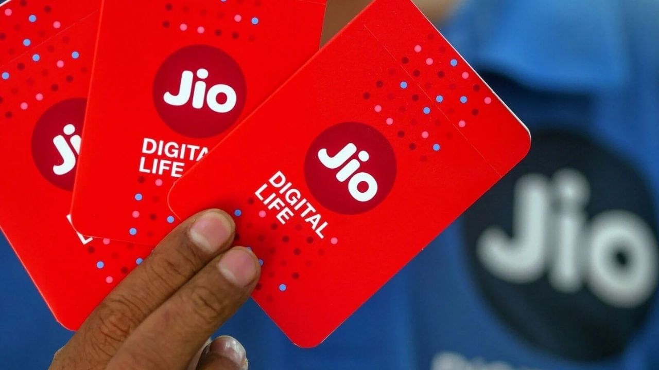 Mukesh Ambani Jio user drop tariff hike new plan (4)