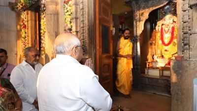 મુખ્યમંત્રી ભુપેન્દ્ર પટેલે વિક્રમ સંવત 2081ની શરુઆત ગાંધીનગરના પંચદેવ મંદિરમાં દર્શન પૂનજ અને આરતી કરીને નવા વર્ષની શરુઆત કરી છે.