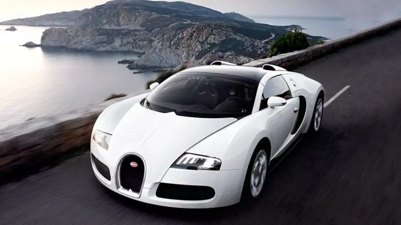 Bugatti Veyron Price : રિપોર્ટ્સ અનુસાર શાહરૂખ ખાનના કાર કલેક્શનમાં આ કાર સૌથી મોંઘી છે. રિપોર્ટ્સનું માનીએ તો આ કારની કિંમત 12 કરોડ રૂપિયા છે. આ કારના ફિચર્સ વિશે વાત કરીએ તો તેને 0 થી 100ની ઝડપમાં 2.5 સેકન્ડનો સમય લાગે છે અને આ કારની ટોપ સ્પીડ 400kmph છે.
