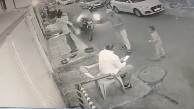 Rajkot : મવડી વિસ્તારમાં બાઈક પર આવેલા 2 શખ્સે ઘરમાં લગાવી આગ, CCTVમાં કેદ થયા દ્રશ્યો, જુઓ Video