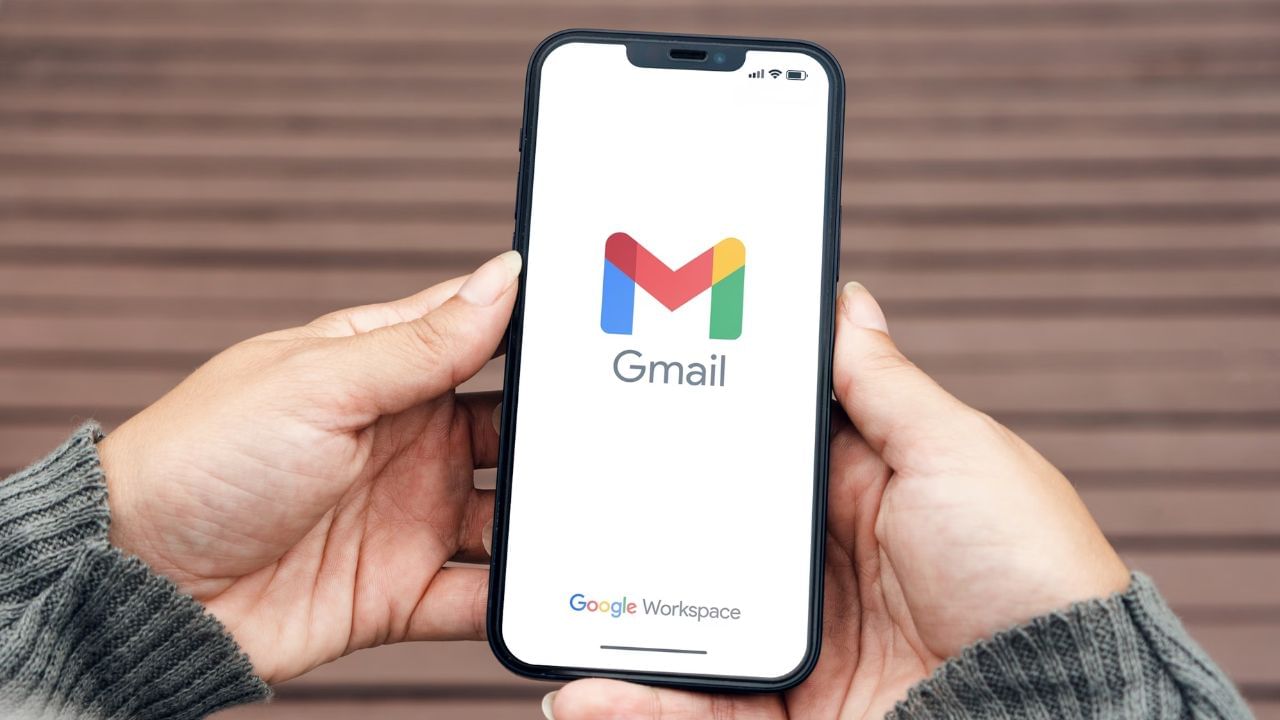 (3) Gmail ના સ્ટોરેજ ભરાઈ જવાની શક્યતાઓને દૂર કરવા માટે સ્પામ અને ટ્રેશ ફોલ્ડર્સને નિયમિતપણે ખાલી કરતા રહો. (4) ઘણી વખત અમને કેટલાક સેન્ડર તરફથી ઇમેઇલ્સ મળે છે જે અમને હવે જોઈતા નથી, આવી સ્થિતિમાં, ઇમેઇલ ખોલો અને ઇમેઇલમાં દેખાતા અનસબ્સ્ક્રાઇબ વિકલ્પ પર ક્લિક કરો. આમ કરવાથી તમને આગલી વખતે તે સેન્ડર તરફથી ઇમેઇલ પ્રાપ્ત થશે નહીં.
