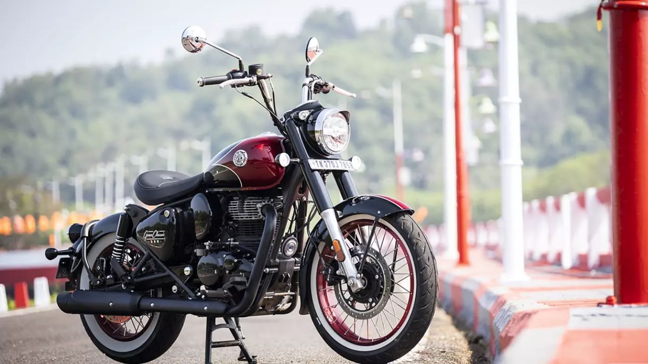 Royal Enfield Goan Classic 350ની એક્સ-શોરૂમ કિંમત રૂ. 2.35 લાખથી રૂ. 2.38 લાખની વચ્ચે છે. આ 350cc સેગમેન્ટમાં Royal Enfieldની સૌથી મોંઘી બાઇક છે. Royal Enfield Classic 350ની સરખામણીમાં Goan Classic 350 મોટરસાઇકલ 42,000 રૂપિયા મોંઘી છે.