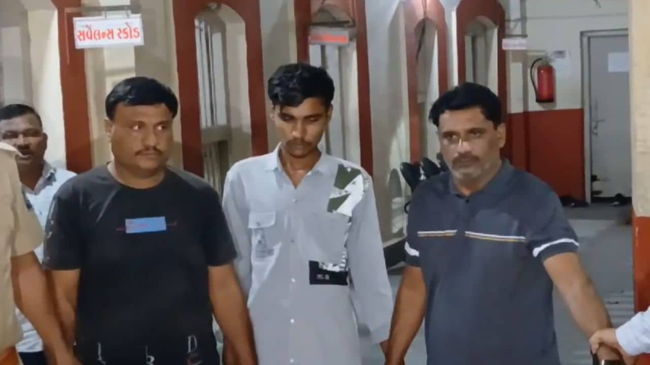 જામનગરમાં સામુહિક દુષ્કર્મના કેસમાં પોલીસે ત્રણ આરોપીની કરી ધરપકડ,જુઓ Video