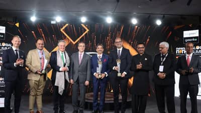 News9 Global Summit : TV9 બિઝનેસ અને ઓટોમોટિવ સેક્ટરમાં ઉત્કૃષ્ટ કાર્ય કરનારાઓને ગ્લોબલ આઇકોન એવોર્ડથી કરાયા સન્માનિત