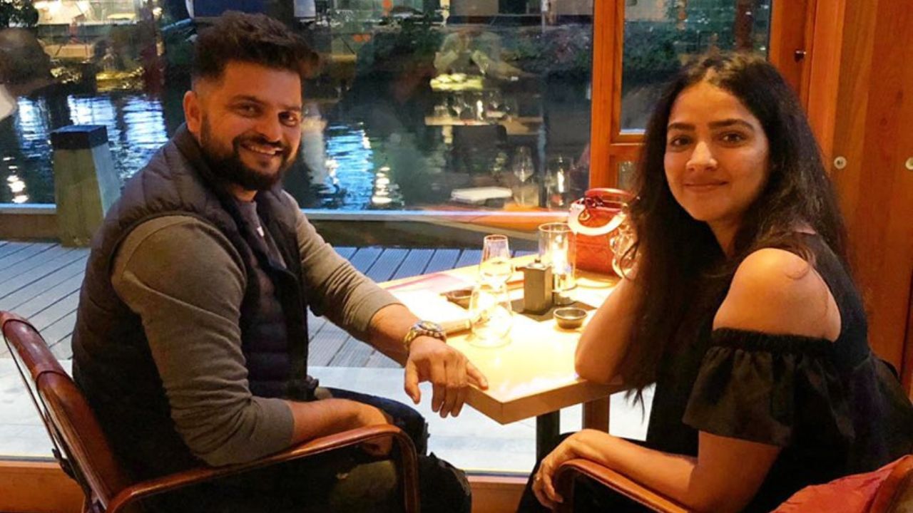 રૈનાએ 3 એપ્રિલ 2015ના રોજ પ્રિયંકા સાથે લગ્ન કર્યા.તેમને બે બાળકો છે. એક પુત્રી, ગ્રેસિયાઅને પુત્રનું નામ રિયો છે. સુરેશ રૈના તેના બંને બાળકોને ખૂબ જ પ્રેમ કરે છે.