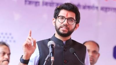 મહારાષ્ટ્રમાં આ વખતે વિધાનસભા ચૂંટણીનો જંગ ખૂબ જ રોમાંચક છે. ત્યારે 2.35 વાગ્યા સુધી Election commissionના જાહેર કરેલા પરિણામ મુજબ BJPને 131, SHS 55 અને NCPને 40 સીટો મળી છે એટલે મહાયુતીન કુલ મળીને 212 સીટો મળી છે. પણ મહારાષ્ટ્રની વરલી બેઠક પર ઉદ્ધવ ઠાકરેના પુત્ર આદિત્ય ઠાકરે એ જીત મેળવી છે.