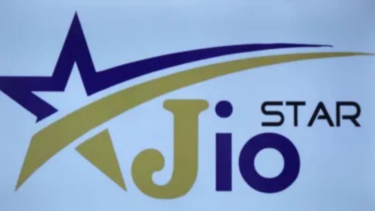 JioStar વેબસાઈટના લોન્ચ સાથે, કંપનીએ તેની સાઈટ પર કેટલાક એન્ટરટેઈનમેન્ટ પેક વિશે માહિતી જાહેર કરી છે. કંપનીએ હાલમાં બે પ્રકારના પેક બહાર પાડ્યા છે, જેમાં SD (સ્ટાન્ડર્ડ ડેફિનેશન) અને HD (હાઈ ડેફિનેશન)નો સમાવેશ થાય છે. આ પ્લાન્સની કિંમત 15 રૂપિયાથી શરૂ થાય છે. તે તમને SDમાં હિન્દી, મરાઠી, બંગાળી, તેલુગુ જેવી ભાષાઓમાં સામગ્રીને સ્ટ્રીમ કરવાની મંજૂરી આપશે. તે જ સમયે, હિન્દી, મરાઠી અને કિડ્સ પેક HDમાં ઉપલબ્ધ છે.