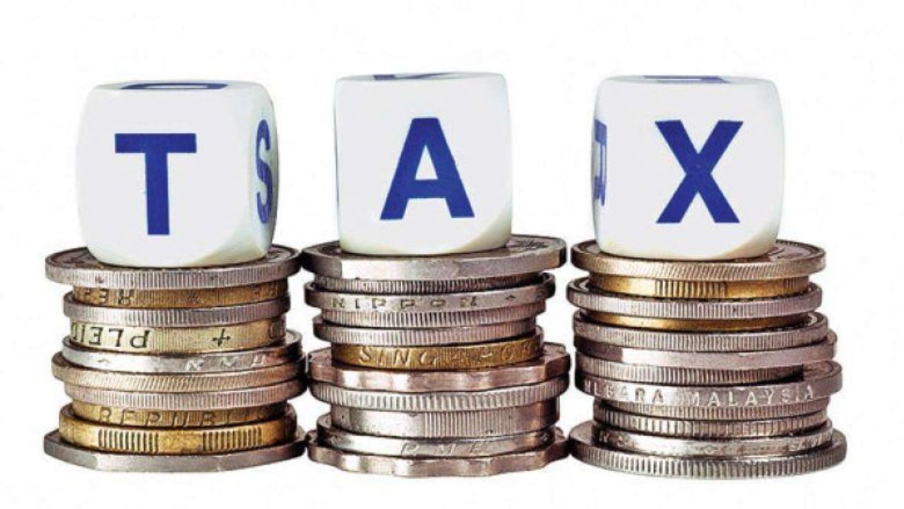 વાર્ષિક 15 લાખ રૂપિયા સુધીની કમાણી કરનાર વ્યક્તિને આવકવેરામાં કેટલી છૂટ આપવામાં આવશે તે અંગે હજુ સુધી કોઈ માહિતી બહાર આવી નથી. સૂત્રોના જણાવ્યા અનુસાર, કોઈપણ કટના કદ અંગે હજુ સુધી કોઈ નિર્ણય લેવામાં આવ્યો નથી. આ અંગે જે પણ નિર્ણય લેવામાં આવશે તેની જાહેરાત 1 ફેબ્રુઆરીએ રજૂ થનારા સામાન્ય બજેટમાં કરવામાં આવશે.