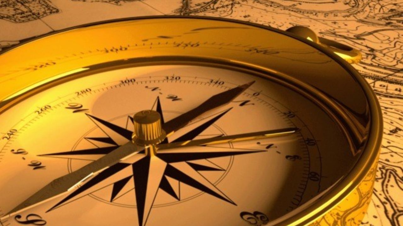 વાસ્તુ દોષની સમસ્યાથી છુટકારો મેળવવા માટે ઘરના મુખ્ય દ્વાર પર કેટલાક ઉપાય કરવા જોઈએ. ઘરનું વાસ્તુ બરાબર રહે તે માટે દરરોજ સવારે ઘરના મંદિરમાં ધૂપ પ્રગટાવો.