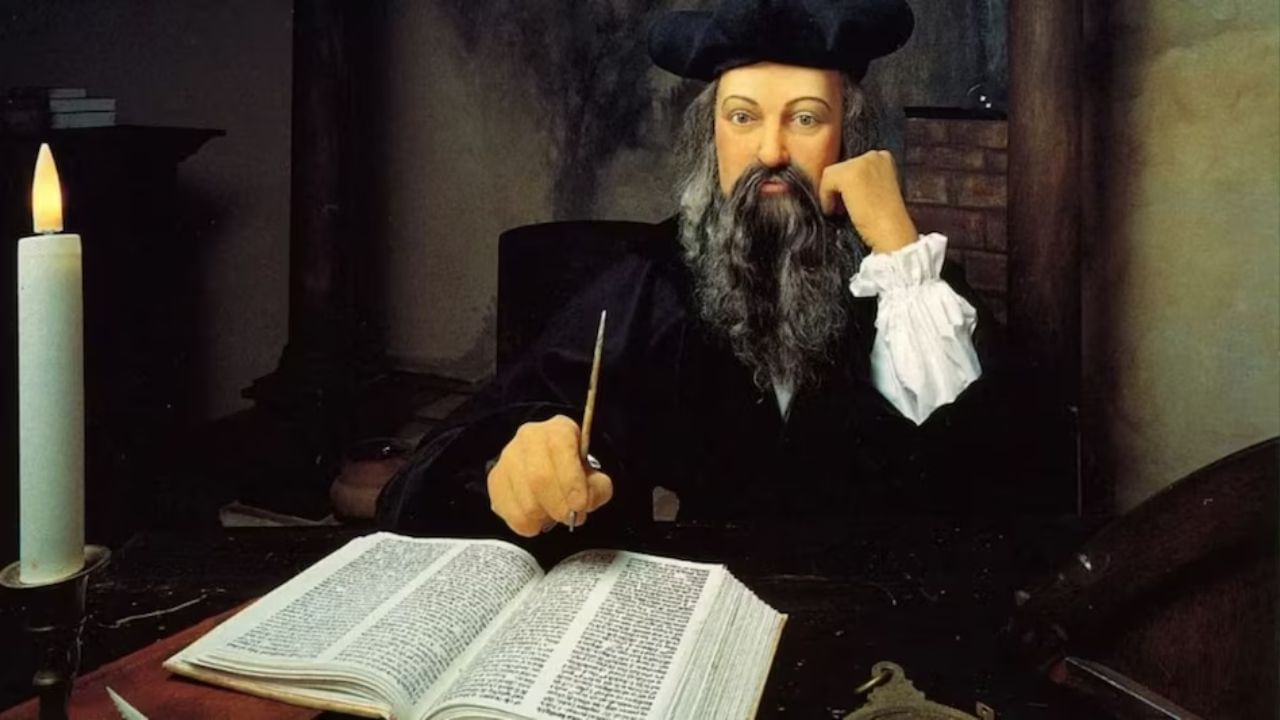 નાસ્ત્રેદમસના અંદાજો સૂચવે છે કે લાંબા સમયથી ચાલતા યુદ્ધોમાંથી એક 2025 માં સમાપ્ત થઈ શકે છે. જેના કારણે સેના થાકી ગઈ છે અને હવે તેને જવાનોને આપવા માટે પૈસા નથી મળી રહ્યા. તે ગેલિક પિત્તળ અને અર્ધચંદ્રાકાર ચંદ્ર પ્રતીકનો ઉલ્લેખ કરી રહ્યો છે. હવે આ સંઘર્ષમાં ફ્રાન્સ અને તુર્કી સામેલ થવાની સંભાવના સાથે સોશિયલ મીડિયા પર ગેલિક પિત્તળ અને પ્રતીકનો અર્થ જોડવામાં આવી રહ્યો છે.