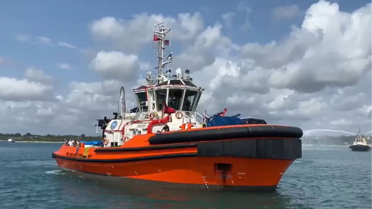 APSEZ માટે આ કરાર ખૂબ જ મહત્વપૂર્ણ છે. આ કંપનીને તેના બંદરો પર જહાજોની અવરજવરને વધુ સુવ્યવસ્થિત કરવામાં મદદ કરશે. આ ઉપરાંત, તે મેક ઈન ઈન્ડિયા પહેલને પ્રોત્સાહન આપશે અને દેશમાં રોજગારીની તકોનું સર્જન કરશે. આ પગલું APSEZની લાંબા ગાળાની વ્યૂહરચનાનો એક ભાગ છે, જેનો હેતુ ભારતીય બંદરોની ક્ષમતા અને કાર્યક્ષમતામાં સુધારો કરવાનો છે. આનાથી માત્ર કંપનીને જ નહીં, પરંતુ સમગ્ર દેશના બિઝનેસ અને અર્થતંત્રને પણ ફાયદો થશે.