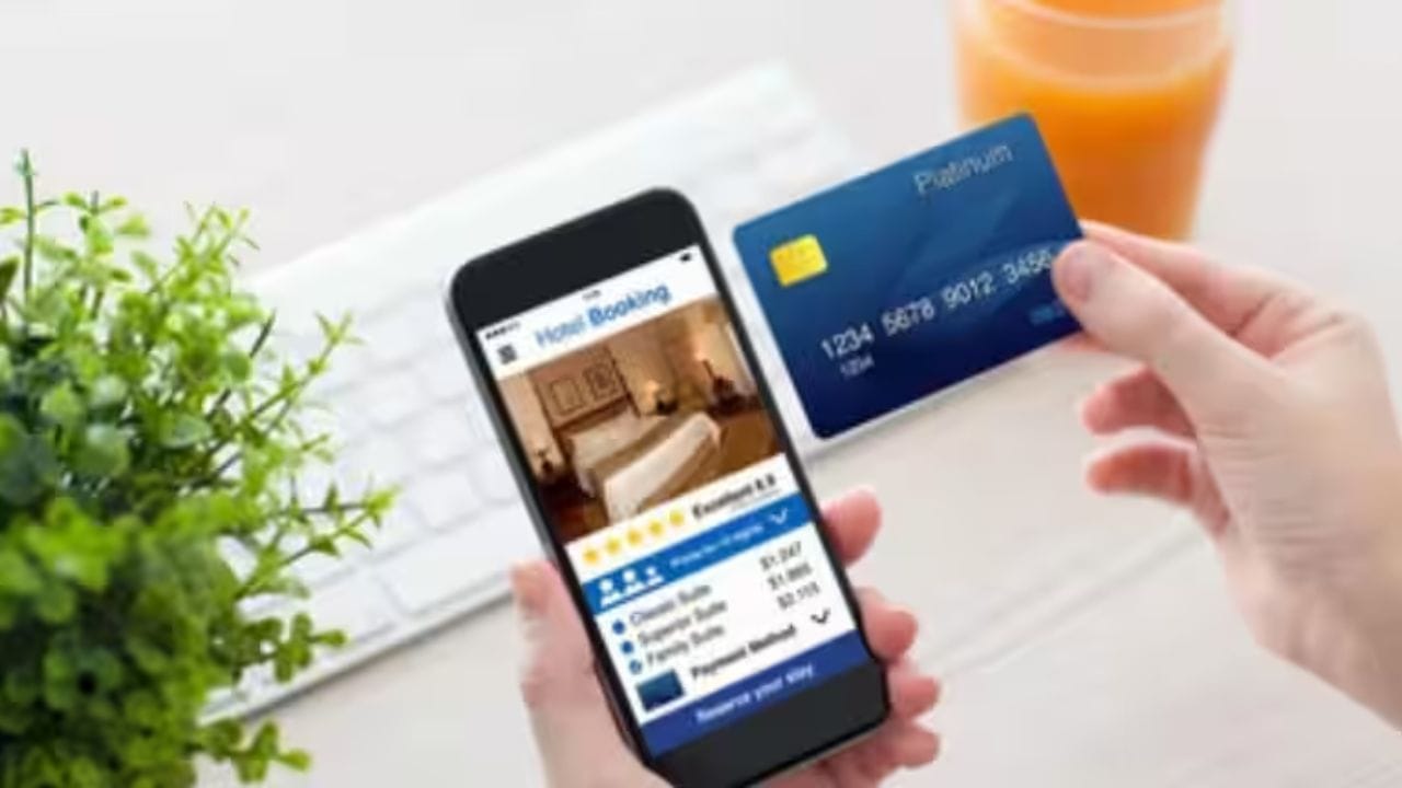 બુકિંગ પહેલાં સમીક્ષાઓ અને રેટિંગ્સ તપાસવાનું ભૂલશો નહીં. આ સુનિશ્ચિત કરશે કે તમે યોગ્ય હોટેલ અને યોગ્ય રૂમ પસંદ કરી રહ્યા છો, જે તમારા પ્રવાસના અનુભવને શ્રેષ્ઠ બનાવે છે.(image source: google)