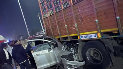 Gandhinagar : નાના ચિલોડામાં સર્જાયો ગમખ્વાર અકસ્માત, 2 લોકોના ઘટના સ્થળે મોત, જુઓ Video Gandhinagar : નાના ચિલોડામાં સર્જાયો ગમખ્વાર અકસ્માત, 2 લોકોના ઘટના સ્થળે મોત, જુઓ Video