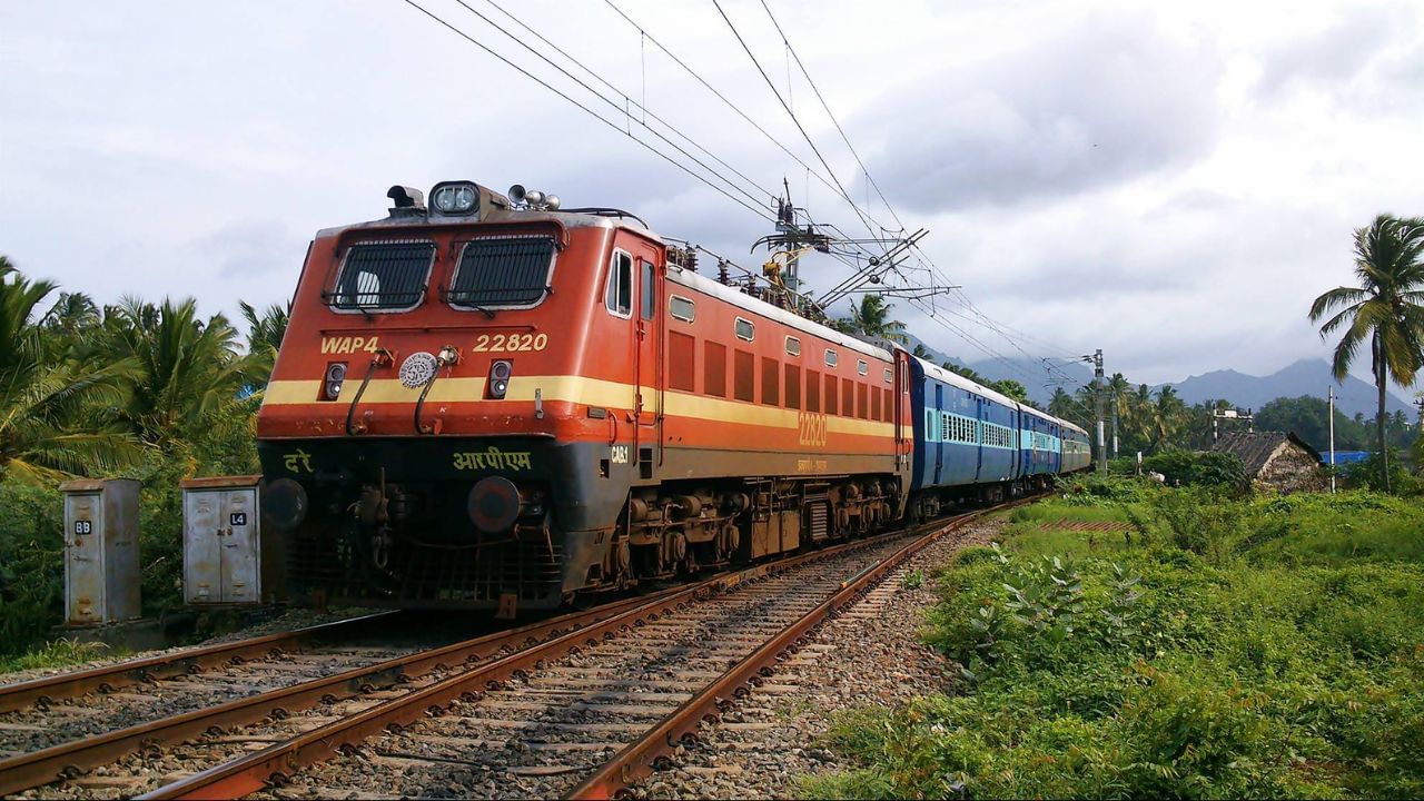 Ahmedabad to Prayagraj Train