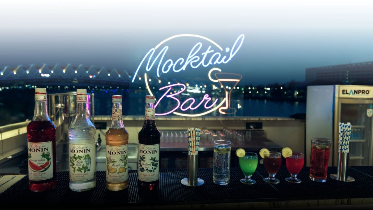 ક્રુઝમાં બેસી તમે જમવાનો આનંદ માણવાની સાથે મોઈતો અને મોજીટો સહિત કોલ્ડ્રીક્સની મજા માણી શકો છો. અહિ તમને લાઈવ મ્યુઝિક સાથે ડાન્સ તેમજ પાર્ટી પણ કરી એન્જોય કરી શકો છો.