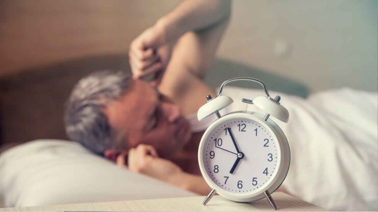 તમને જાણીને નવાઈ લાગશે, પરંતુ આપણું શરીર તેની આંતરિક ઘડિયાળ અનુસાર તૈયાર થઈ જાય છે. તેને સર્કેડિયન રિધમ અથવા બોડી ક્લોક કહેવામાં આવે છે. આપણું શરીર કુદરતી ઘડિયાળની જેમ કામ કરે છે.