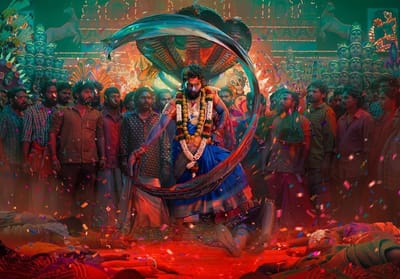 ફિલ્મના એક સીનને લઈને અલ્લુ અર્જુન અને 'પુષ્પા 2: ધ રૂલ'ના નિર્માતા અને નિર્દેશક વિરુદ્ધ ફરી ફરિયાદ દાખલ કરવામાં આવી છે. કોંગ્રેસના નેતા અને તેલંગાણાના એમએલસી થીનમાર મલ્લન્નાએ નિર્દેશક સુકુમાર અને અભિનેતા અલ્લુ અર્જુન તેમજ પ્રોડક્શન ટીમ સામે કડક કાર્યવાહીની માંગ કરતી ફરિયાદ દાખલ કરી હતી.