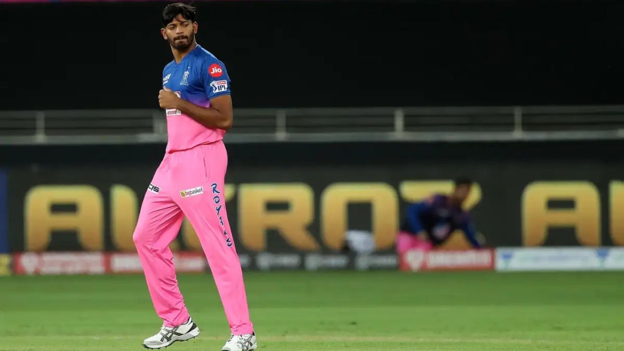 અંકિત રાજપૂતે તેની કારકિર્દી દરમિયાન 80 ફર્સ્ટ ક્લાસ મેચ, 50 લિસ્ટ A મેચ અને 87 T20 મેચ રમી છે. તેણે ફર્સ્ટ ક્લાસમાં 248 વિકેટ, લિસ્ટ Aમાં 71 વિકેટ અને T20માં 105 વિકેટ લીધી છે. IPLની વાત કરીએ તો તેણે 29 મેચમાં 24 વિકેટ ઝડપી હતી. (All Photo Credit : X / ESPN / INSTAGRAM)