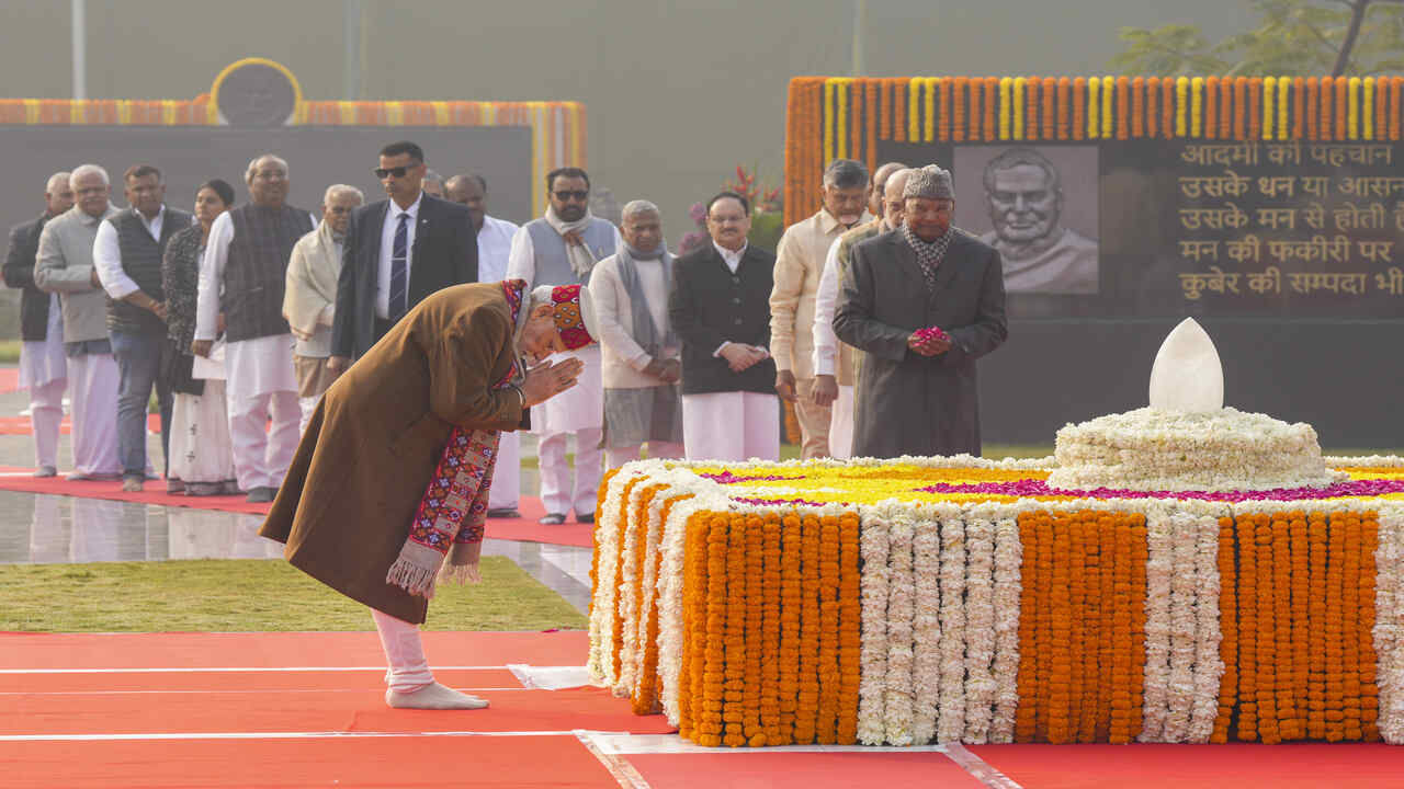 વાજપેયીની 100મી જન્મજયંતિના અવસર પર વડાપ્રધાન મોદીએ નમો એપ પર એક લેખ પણ શેર કર્યો છે. જેમાં તેમણે કહ્યું છે કે પૂર્વ વડાપ્રધાને જે રીતે બંધારણીય મૂલ્યોનું જતન કરીને દેશને એક નવી દિશા અને ગતિ આપી છે, તેની અસર હંમેશા 'અચળ' રહેશે. તેમણે કહ્યું, "તેમનુ ભરપુર સાનિધ્ય અને આશીર્વાદ મળ્યાં એ મારું સૌભાગ્ય છે."