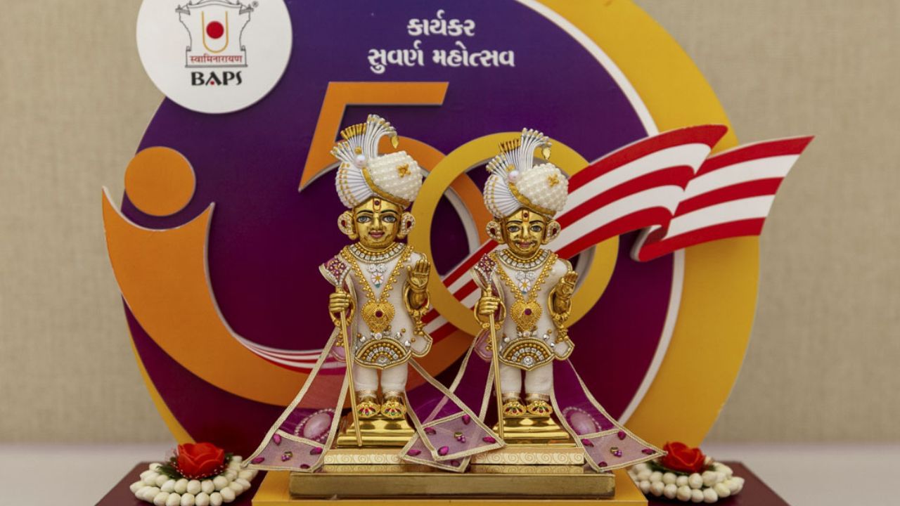 વિશ્વનાં સૌથી મોટા ક્રિકેટ સ્ટેડિયમમાં BAPS સ્વામિનારાયણ સંસ્થા દ્વારા કાર્યકર સુવર્ણ મહોત્સવની ભવ્ય ઉજવણી કરાશે. ઉલ્લેખનીય છે કે નરેન્દ્ર મોદી સ્ટેડિયમમાં પહેલીવાર ધાર્મિક સંસ્થાનો આટલો મોટો કાર્યક્રમનું આયોજન કરવામાં આવ્યુ છે.  આ કાર્યક્રમમાં ગૃહમંત્રી અમિત શાહ, સીએમ સહિતના રાજકીય દિગ્ગજો પણ ઉપસ્થિત રહેશે.