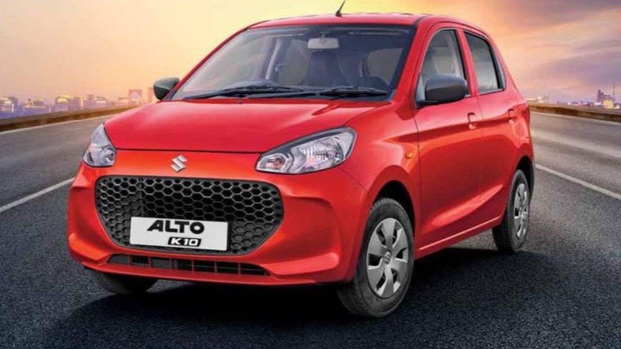 સૌપ્રથમ છે Maruti Suzuki Alto K10, જે બેસ્ટ સેલર છે. કંપનીના Alto K10માં 1 લીટરનું ડ્યુઅલ જેટ પેટ્રોલ એન્જિન છે. આ એન્જિન 67PSનો પાવર અને 89Nmનો ટોર્ક જનરેટ કરી શકે છે. Alto K10 CNG વર્ઝનમાં પણ ઉપલબ્ધ છે. આ કારની એક્સ-શોરૂમ કિંમત 3.99 લાખ રૂપિયા છે.