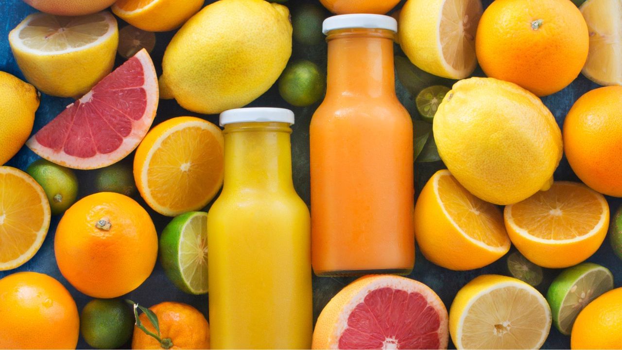 શિયાળામાં કેટલાક ફળો એવા હોય છે. જેનાથી બાળકો કેટલીક બિમારીઓની ઝપેટમાં આવતા નથી. તેનો ગ્રોથ પણ સારો થાય છે. તમે બાળકોને ફ્રુટ્સનું યોર્ગટ બનાવીને પણ આપી શકો છો. તો ચાલો જાણીએ બાળકોને ક્યા ક્યાં ફ્રુટસ આપવા જોઈએ.