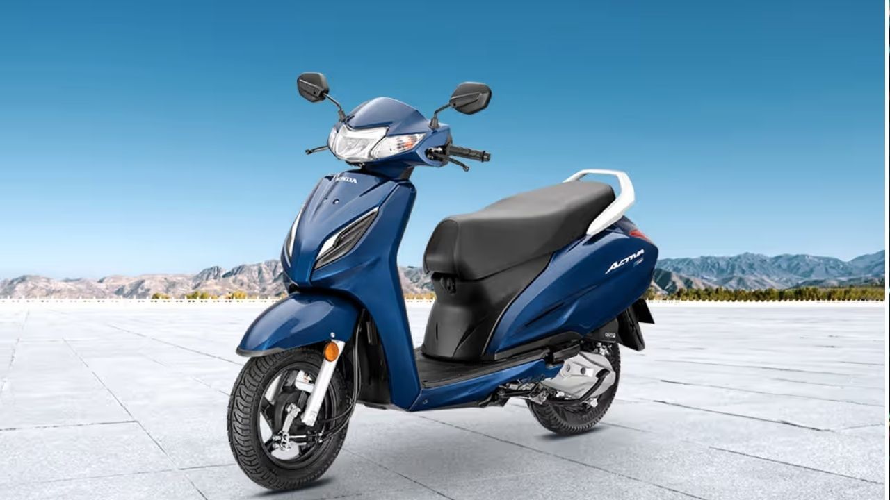 Honda Activa સારી માઈલેજ આપતું ટુ-વ્હીલર છે. આ સ્કૂટરમાં 4-સ્ટ્રોક SI એન્જિન છે. આ સ્કૂટરના એન્જિન સાથે ઓટોમેટિક (V-matic) ટ્રાન્સમિશન પણ જોડાયેલ છે. એક્ટિવામાં લગાવેલ આ એન્જિન 5.77 kWનો પાવર આપે છે અને 8.90 Nmનો ટોર્ક જનરેટ કરે છે. આ હોન્ડા સ્કૂટરનું વ્હીલબેઝ 1260 mm અને ગ્રાઉન્ડ ક્લિયરન્સ 162 mm છે.