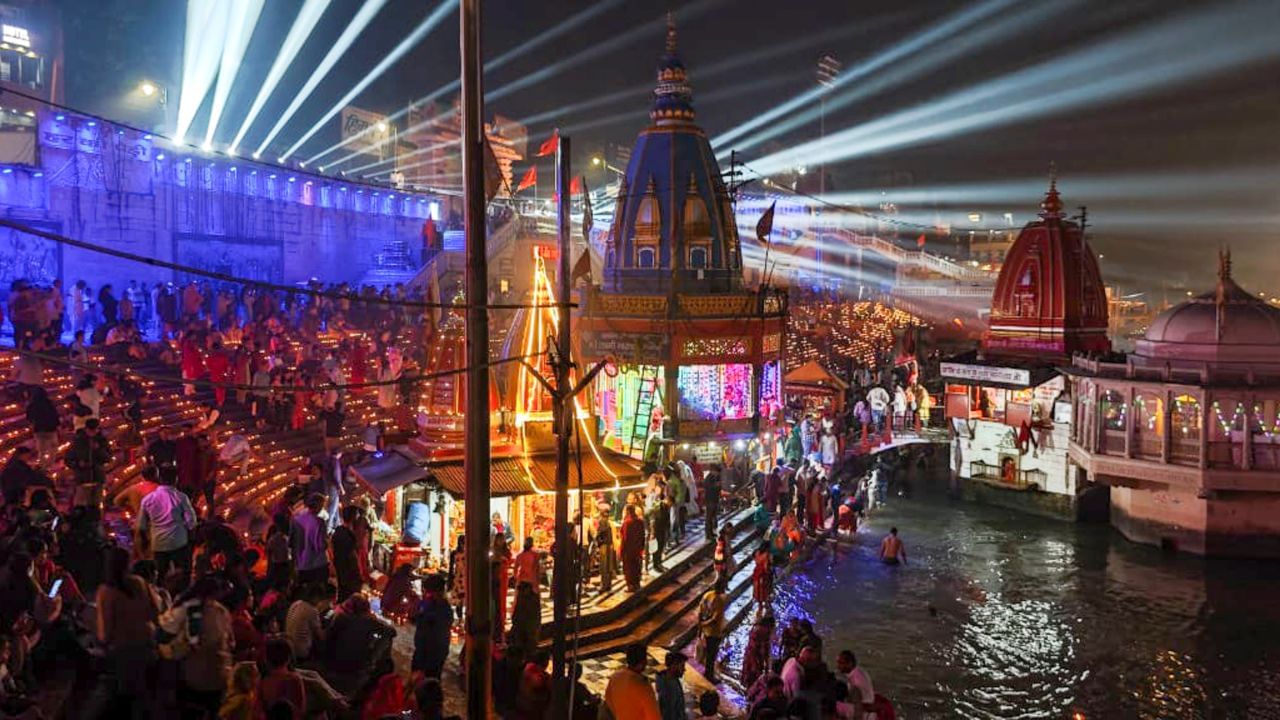 આ સ્પેશિયલ ટુર પેકેજમાં તમને મનસા દેવી મંદિર, ચંડી દેવી મંદિર, હર કી પૌડીમાં ગંગા આરતી, ભીમતાલ, સાતતાલ,નૈનાદેવી મંદિર,બૈજનાથ મંદિર, ગ્વાલદમ અને કૌશાનીમાં ગાંધી આશ્રમ જેવા પર્યટન સ્થળોની યાત્રા કરાવવામાં આવશે.