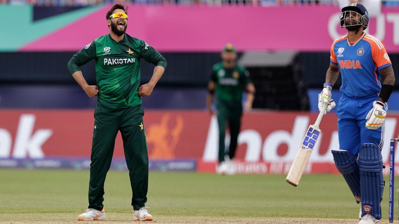 મોહમ્મદ આમિર બે દિવસમાં નિવૃત્તિ લેનાર પાકિસ્તાનનો બીજો ક્રિકેટર છે. તેના એક દિવસ પહેલા ઈમાદ વસીમે પણ આવો જ નિર્ણય લીધો હતો.