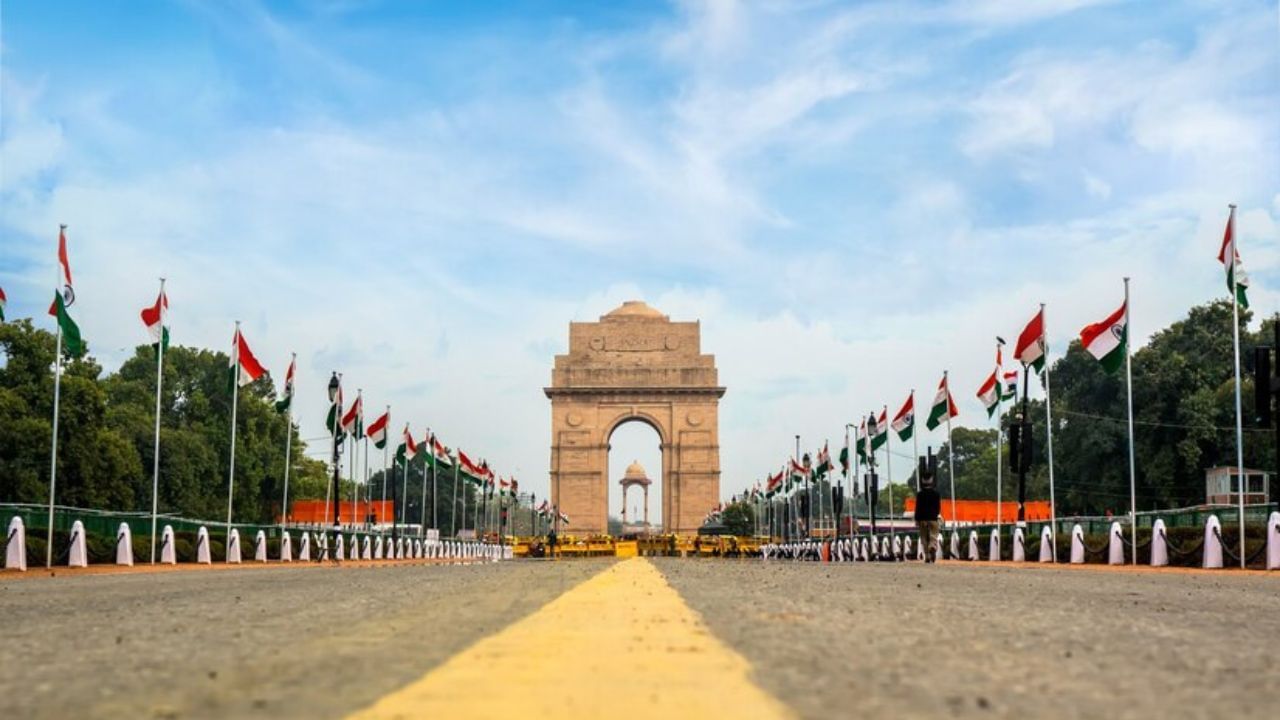 ભારતની વાત કરીએ, તો ભારત GDPની દ્રષ્ટિએ તે વિશ્વની પાંચમી સૌથી મોટી અર્થવ્યવસ્થા છે, પરંતુ માથાદીઠ GDP મામલે ભારત 138મા ક્રમે છે. ભારતની માથાદીઠ GDP 2,730 ડોલર છે. (Image - Freepik)