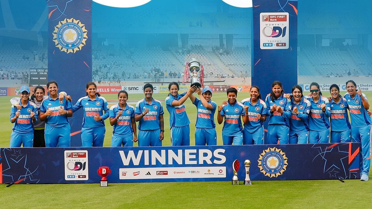 Indian Women's Cricket Team (2)